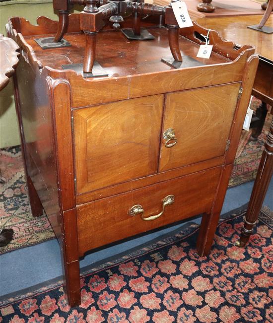 A George III style mahogany night table (converted) W.52cm